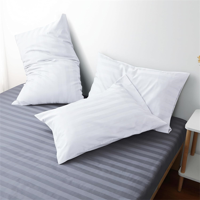 Almofado de cama de hotel8