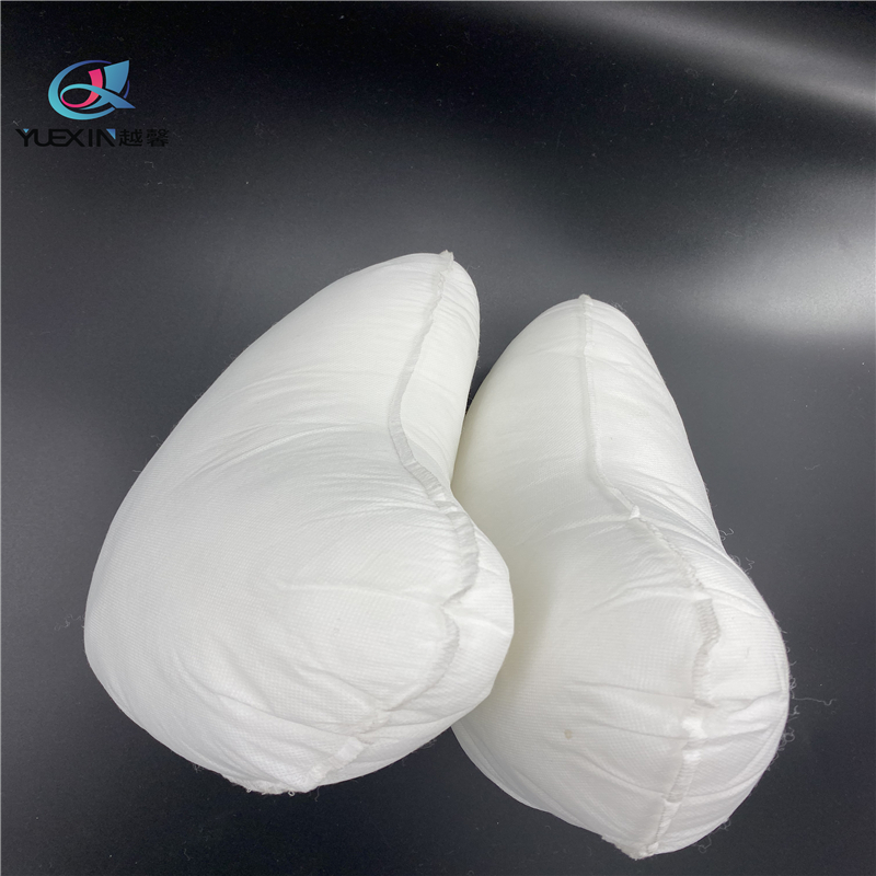 Almofada para carrinho em formato de coração